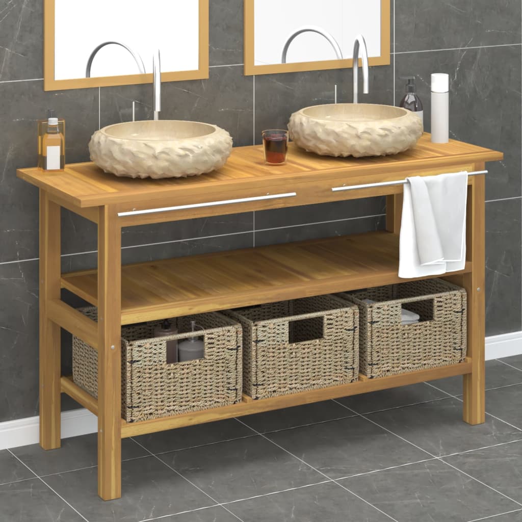 Baderomshylle med kremhvite marmorvasker heltre teak
