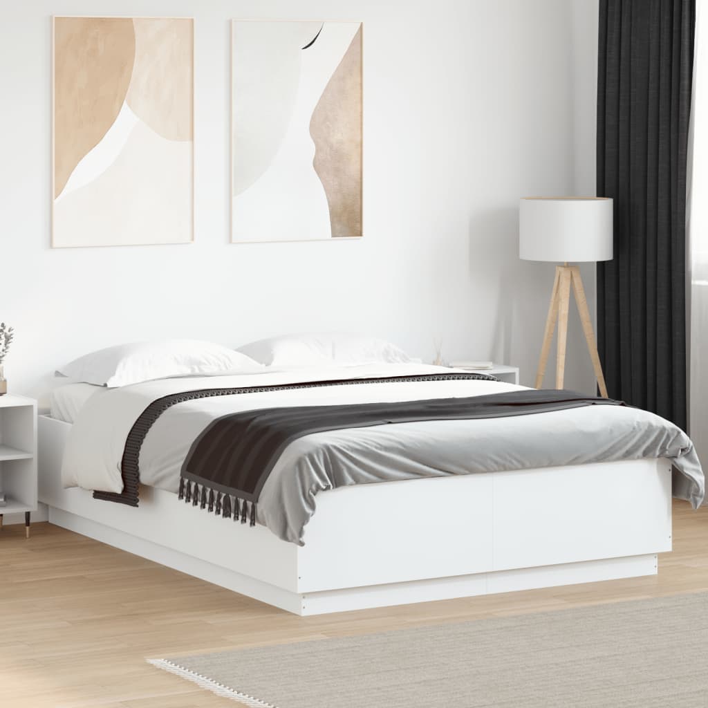 Sengeramme med LED-lys hvit 150x200 cm konstruert tre