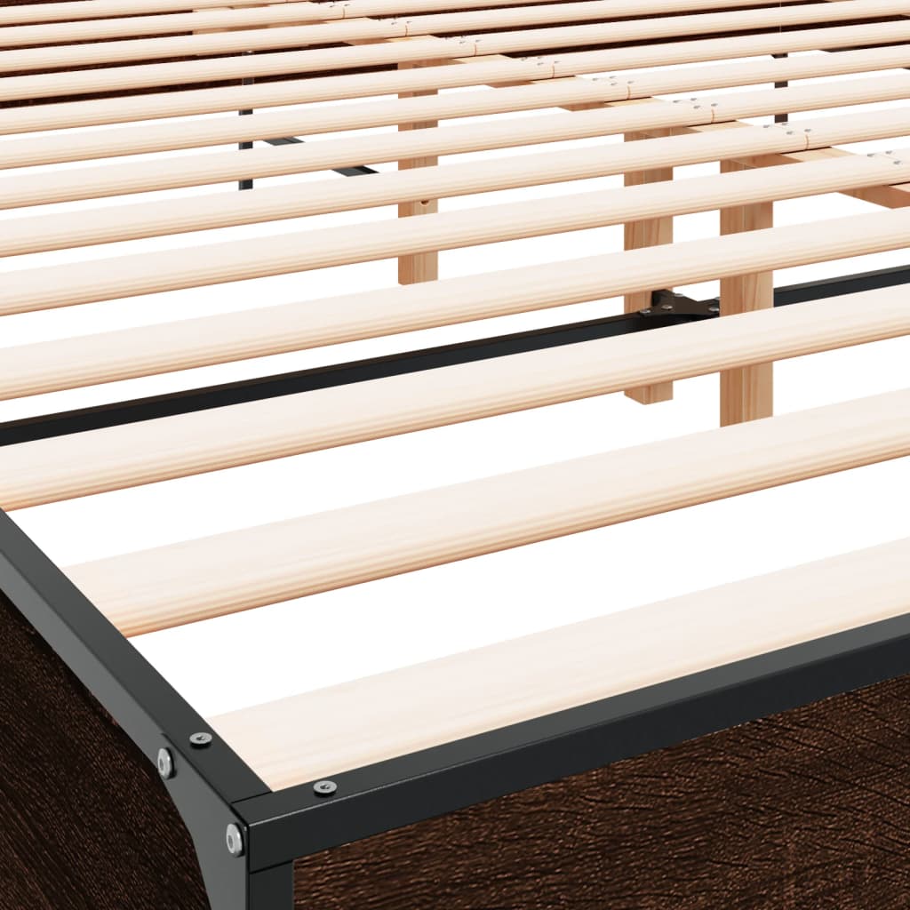Sengeramme brun eik 200x200 cm konstruert tre og metall