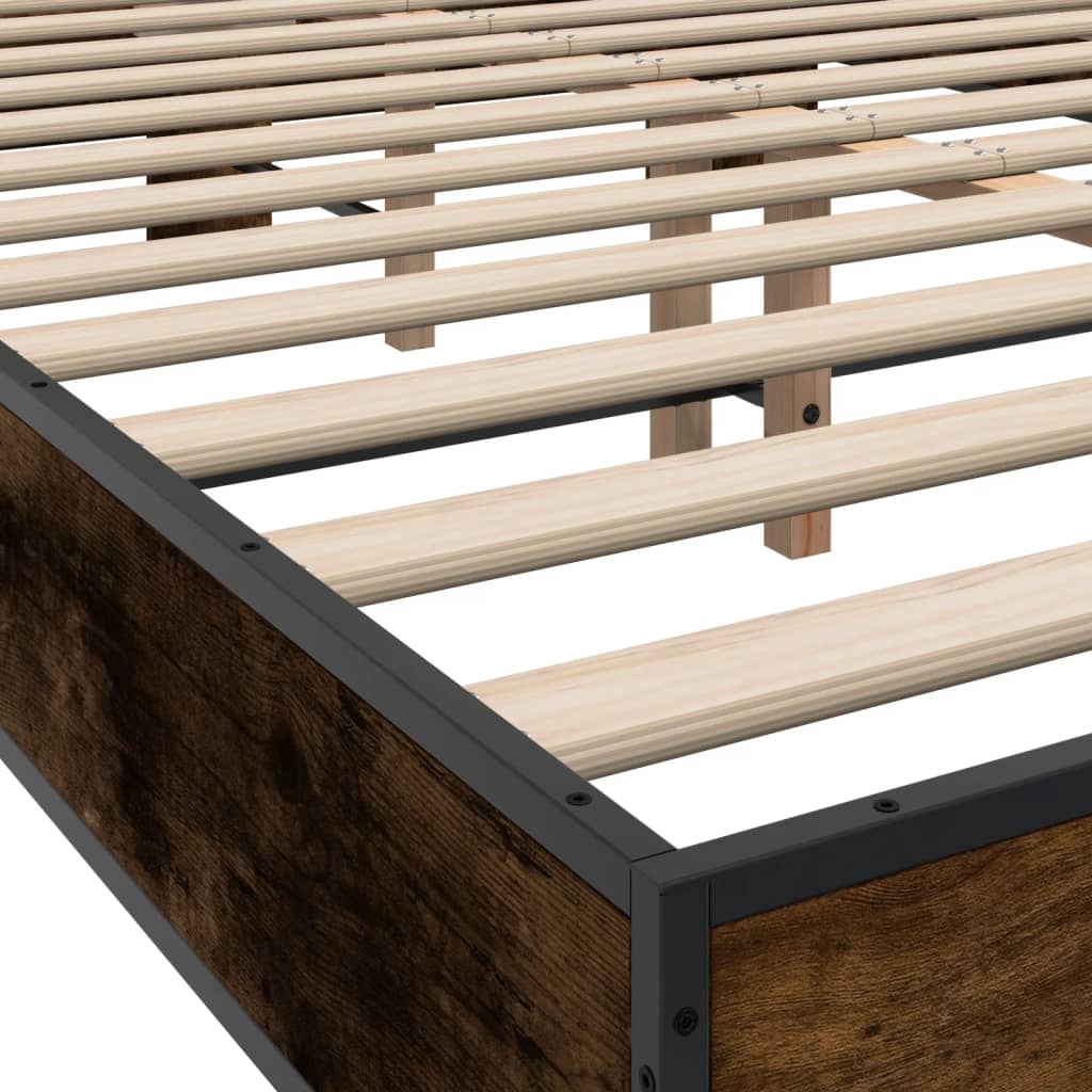Sengeramme røkt eik 135x190 cm konstruert tre og metall