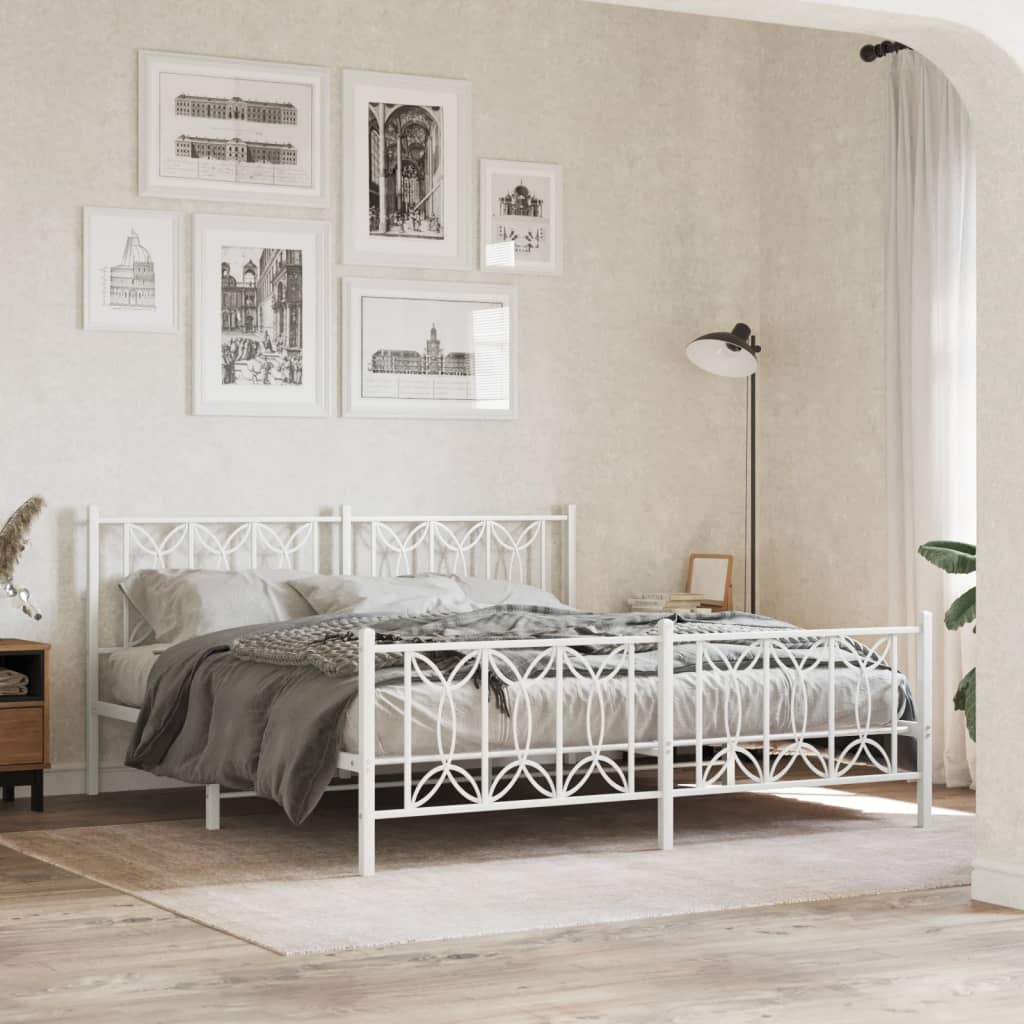 Sengeramme i metall med hode- og fotgavl hvit 183x213 cm