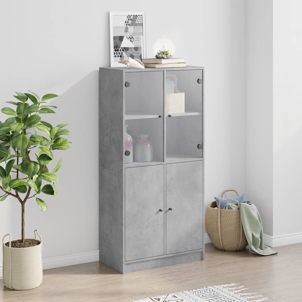 Highboard med dører betonggrå 68x37x142 cm konstruert tre