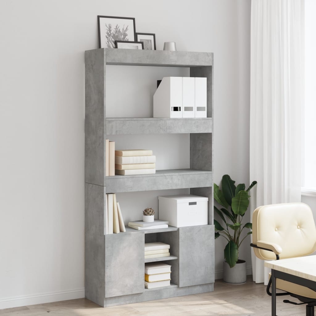 Highboard betonggrå 92x33x180 cm konstruert tre