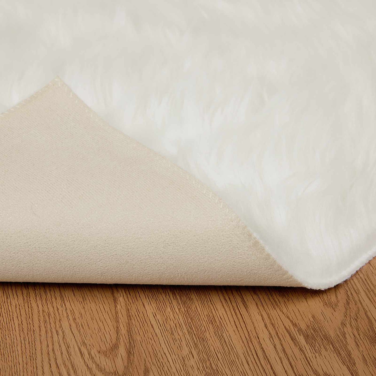 Fusk saueskinnteppe TAFALLA Hvit 200 x 200 cm Polyester