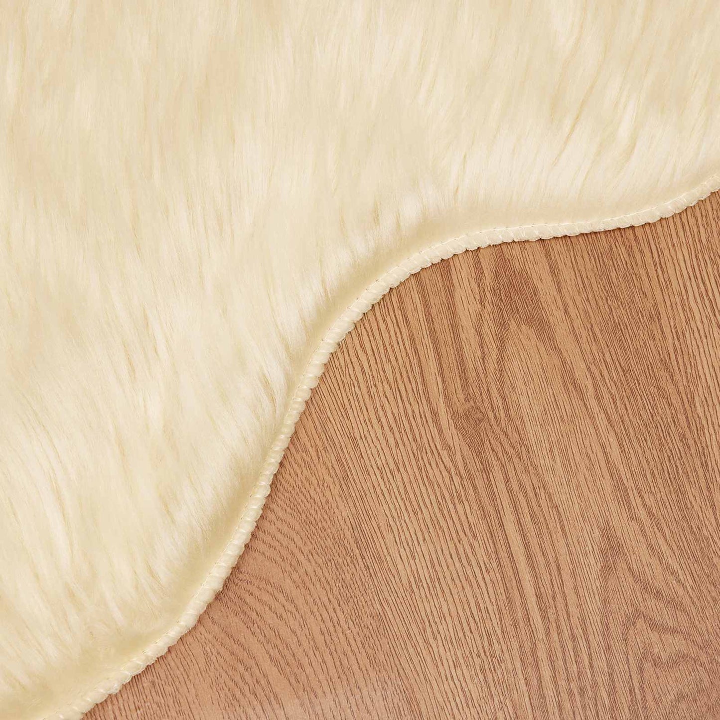 Fusk saueskinnteppe TAFALLA Krem 60 x 90 cm Polyester