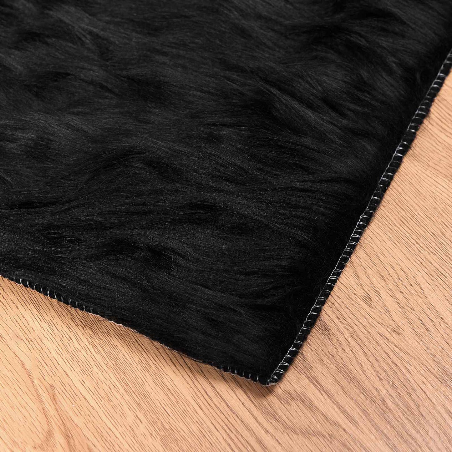 Fusk saueskinnteppe TAFALLA Svart 160 x 160 cm Polyester