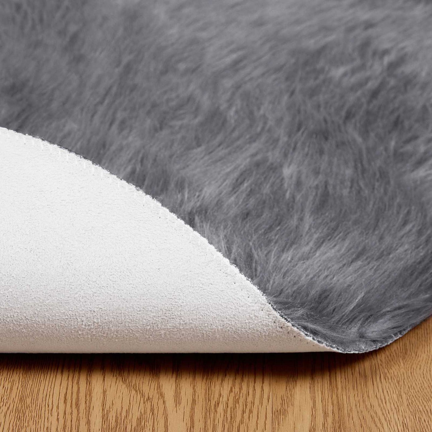 Fusk saueskinnteppe TAFALLA Antrasitt Ø 80 cm Polyester