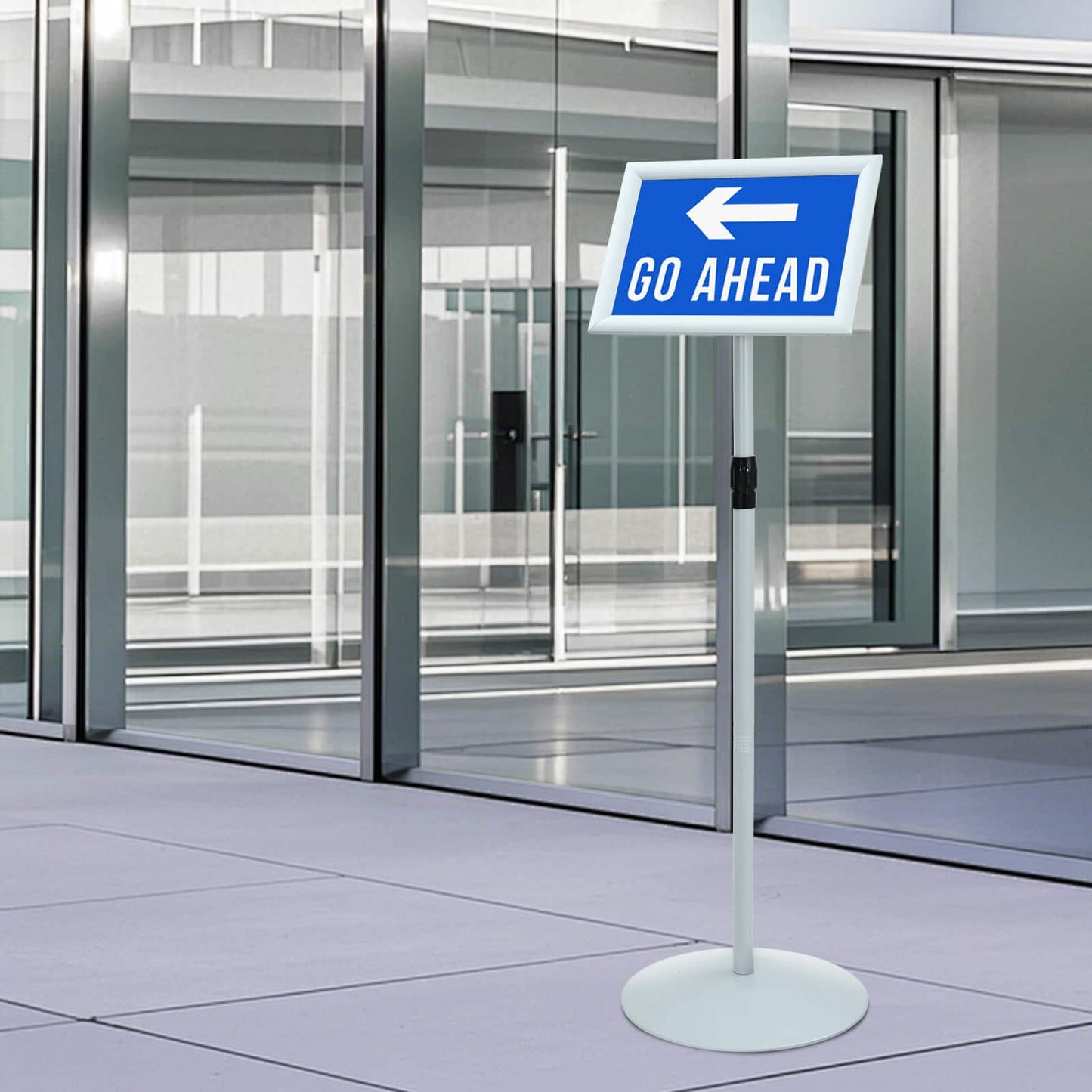 Pedestal plakatstativ sølv 33 x 33 x 123 cm PVC og stål