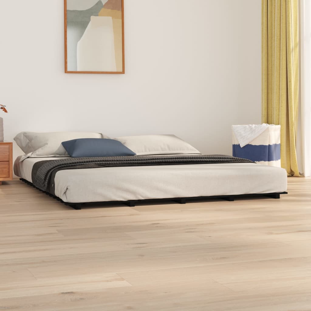 Sengeramme svart 200x200 cm heltre furu