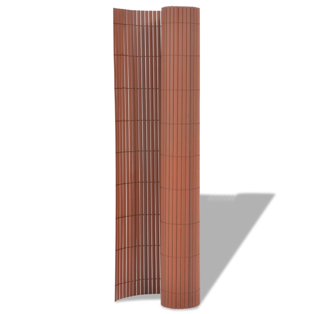 Dobbelsidet hagegjerde PVC 90x500 cm brun