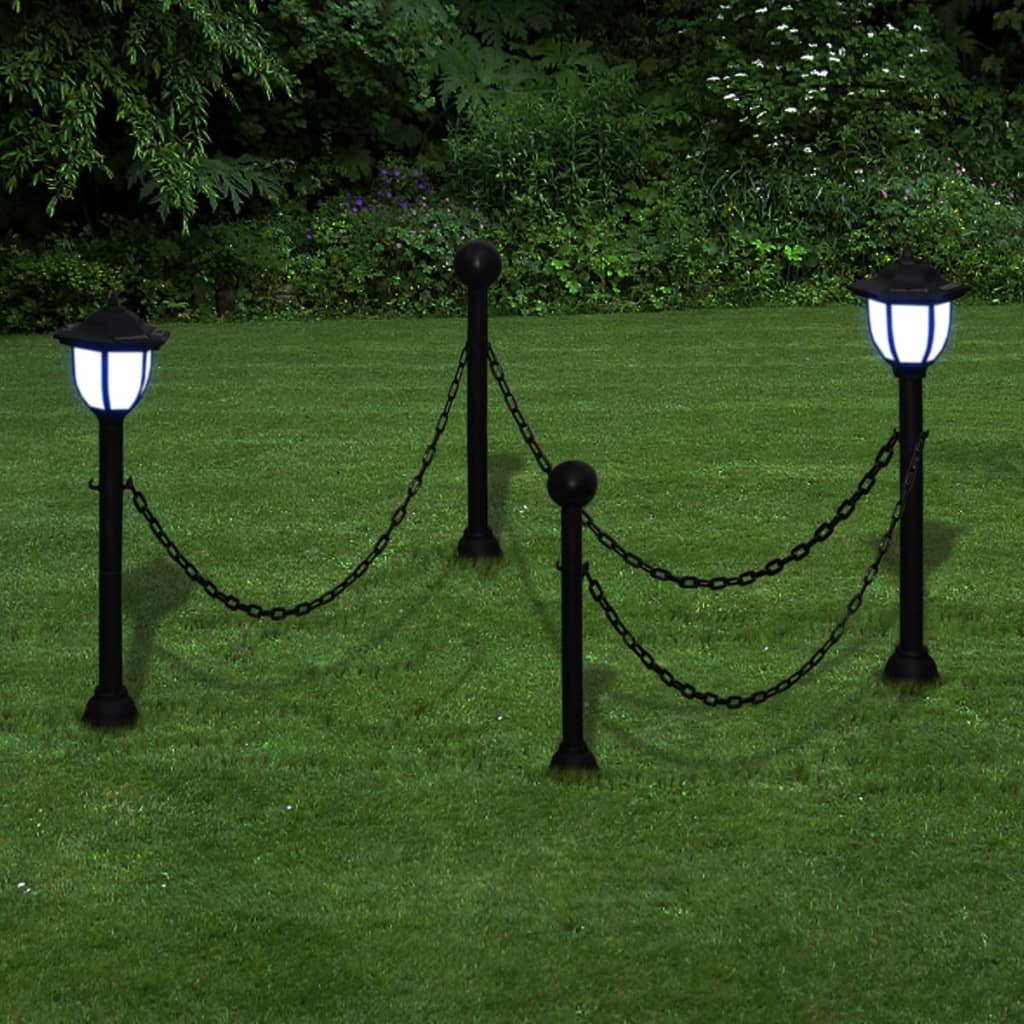 Kjettinggjerde med to soldrevne LED-lamper