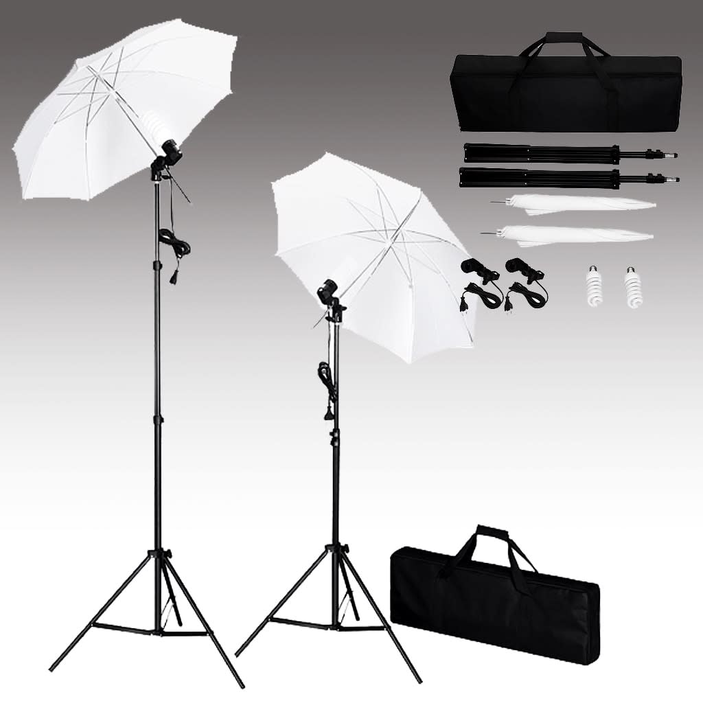 Fotostudiosett med bakgrunn, lamper og parasoller