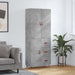 Highboard betonggrå 69,5x34x180 cm konstruert tre