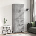 Highboard betonggrå 69,5x34x180 cm konstruert tre