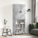 Highboard betonggrå 69,5x34x180 cm konstruert tre