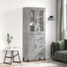 Highboard betonggrå 69,5x34x180 cm konstruert tre