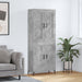Highboard betonggrå 69,5x34x180 cm konstruert tre