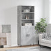 Highboard betonggrå 69,5x34x180 cm konstruert tre