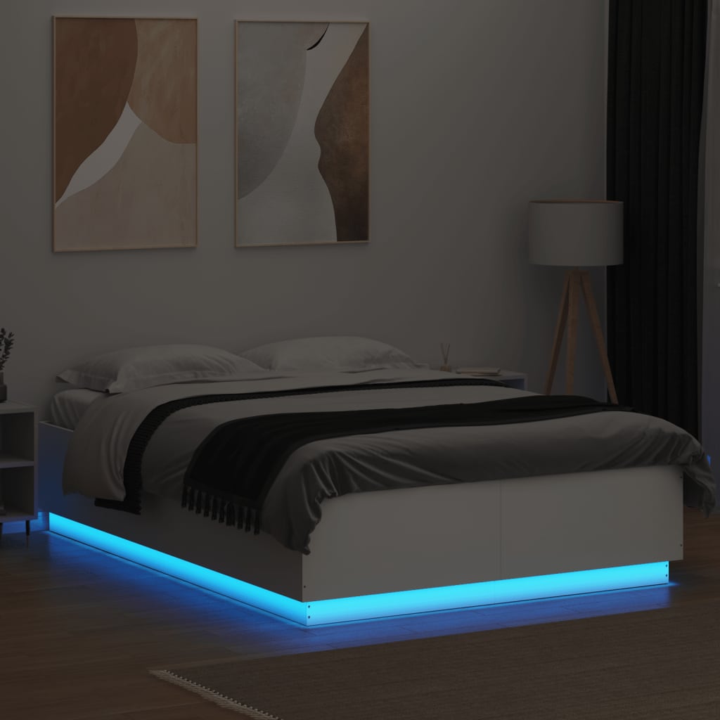 Sengeramme med LED-lys hvit 150x200 cm konstruert tre