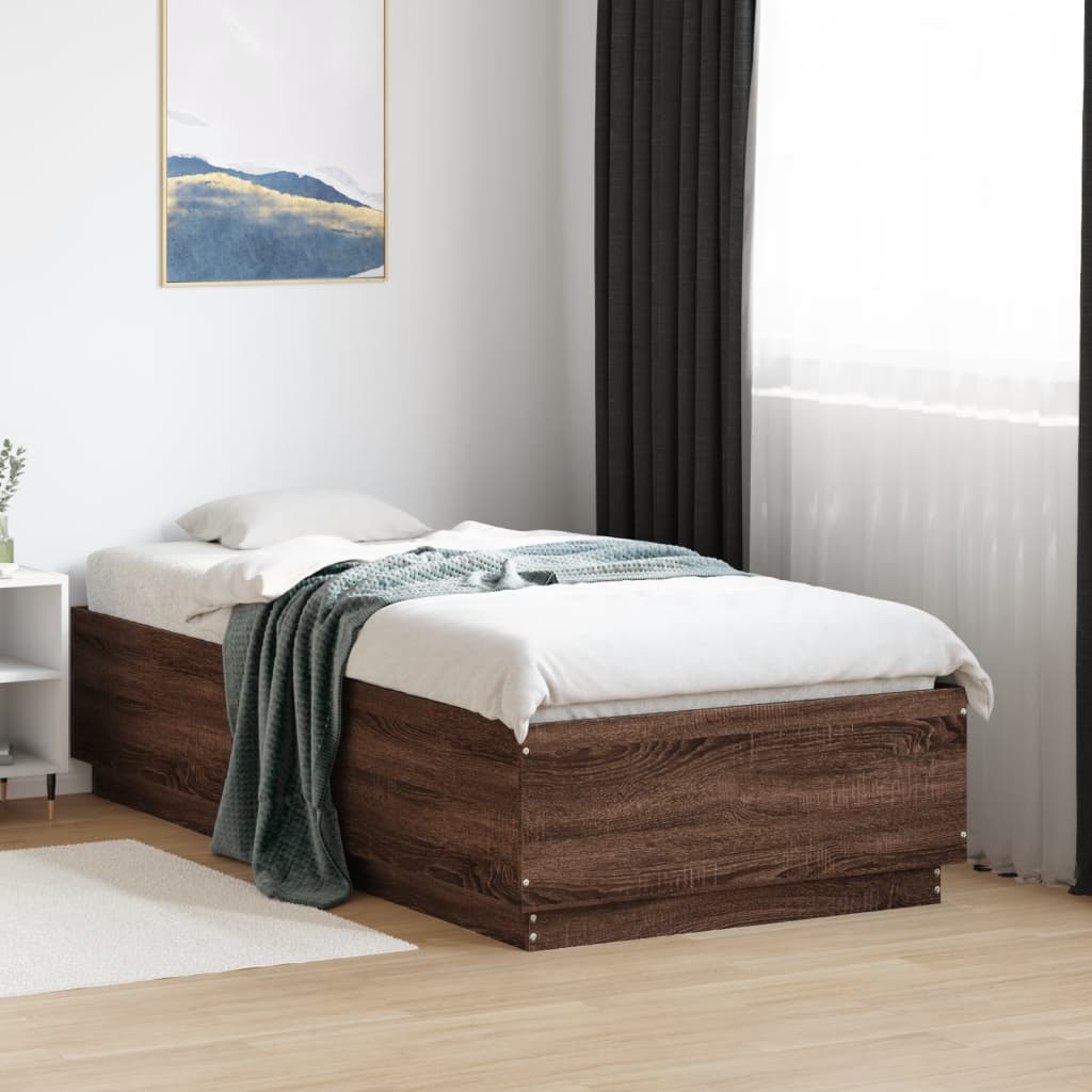 Sengeramme med LED-lys brun eik 75x190 cm konstruert tre