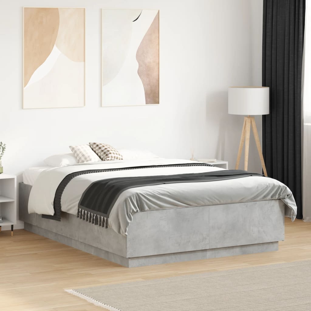 Sengeramme betonggrå 135x190 cm konstruert tre