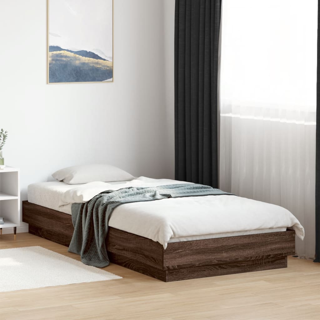 Sengeramme med LED-lys brun eik 100x200 cm