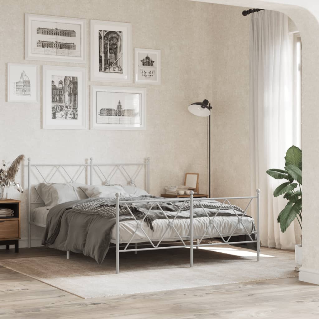 Sengeramme i metall med hode- og fotgavl hvit 137x190 cm