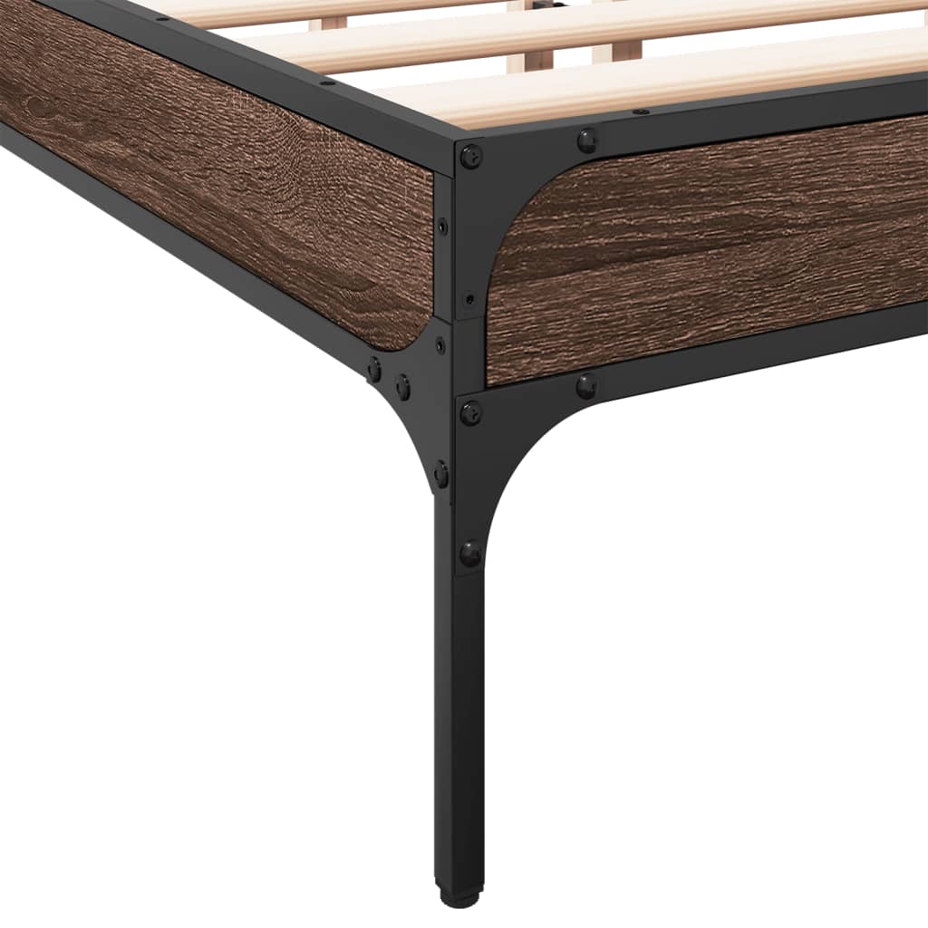 Sengeramme brun eik 140x200 cm konstruert tre og metall