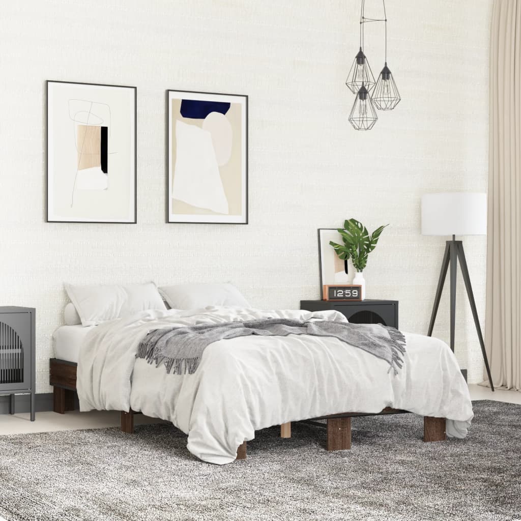 Sengeramme brun eik 140x190 cm konstruert tre og metall