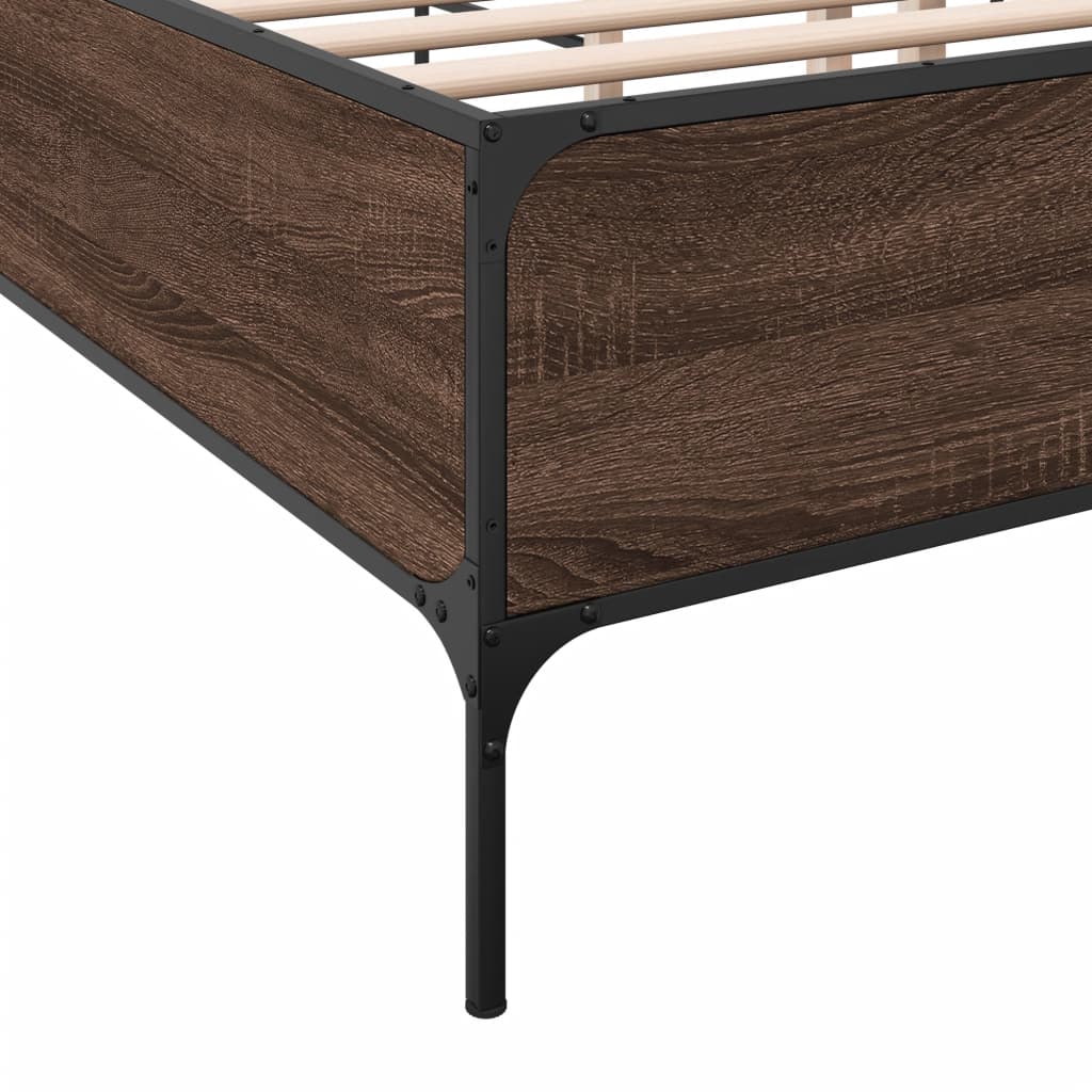 Sengeramme brun eik 150x200 cm konstruert tre og metall