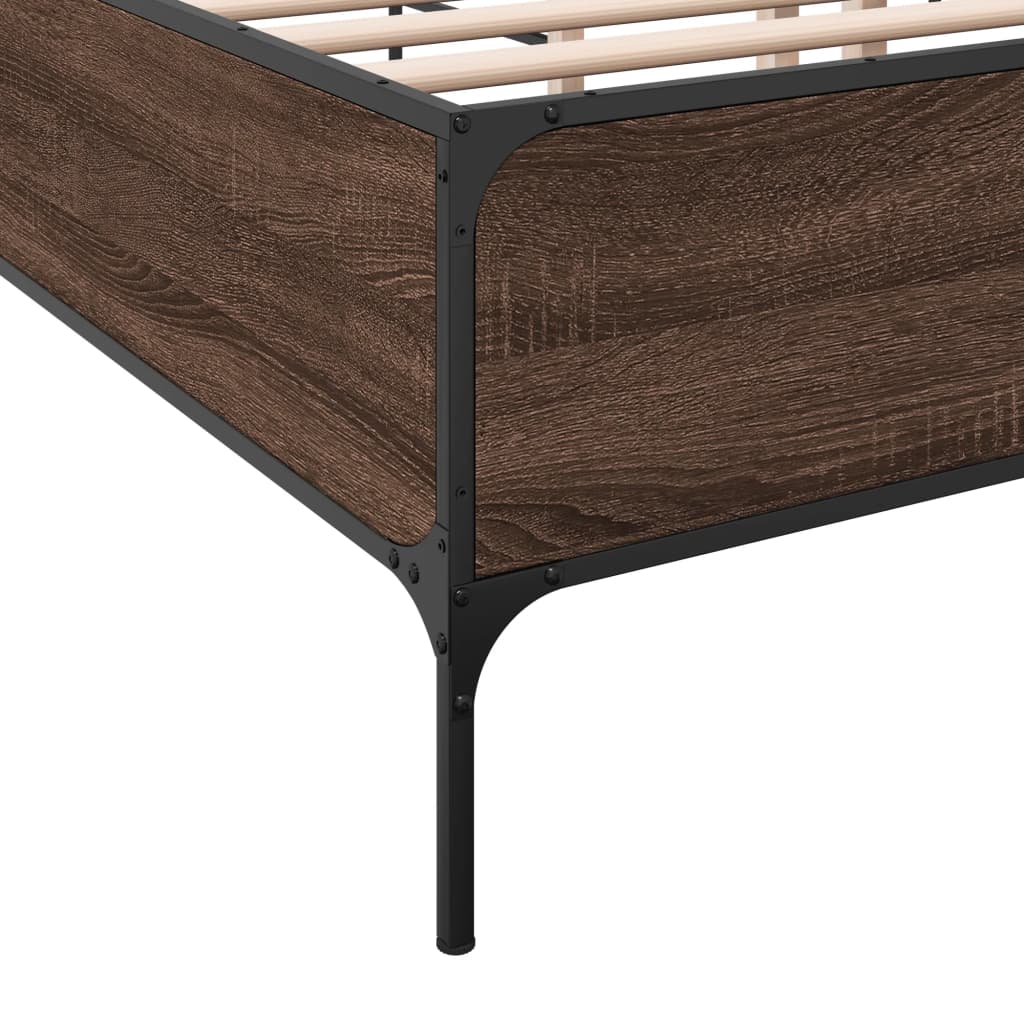 Sengeramme brun eik 140x200 cm konstruert tre og metall