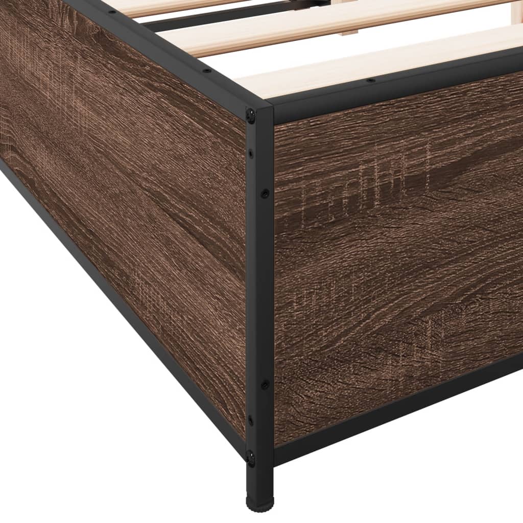 Sengeramme brun eik 140x200 cm konstruert tre og metall