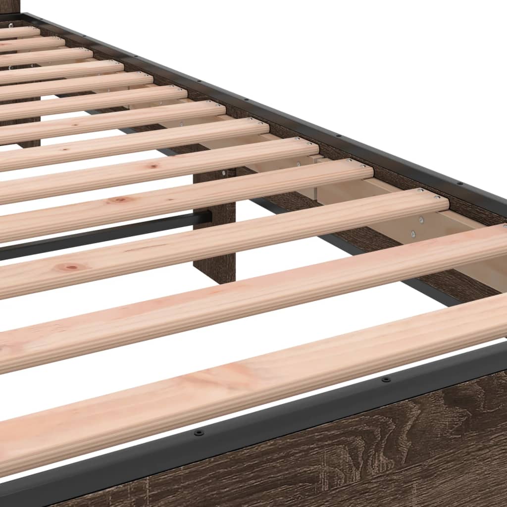 Sengeramme brun eik 150x200 cm konstruert tre og metall
