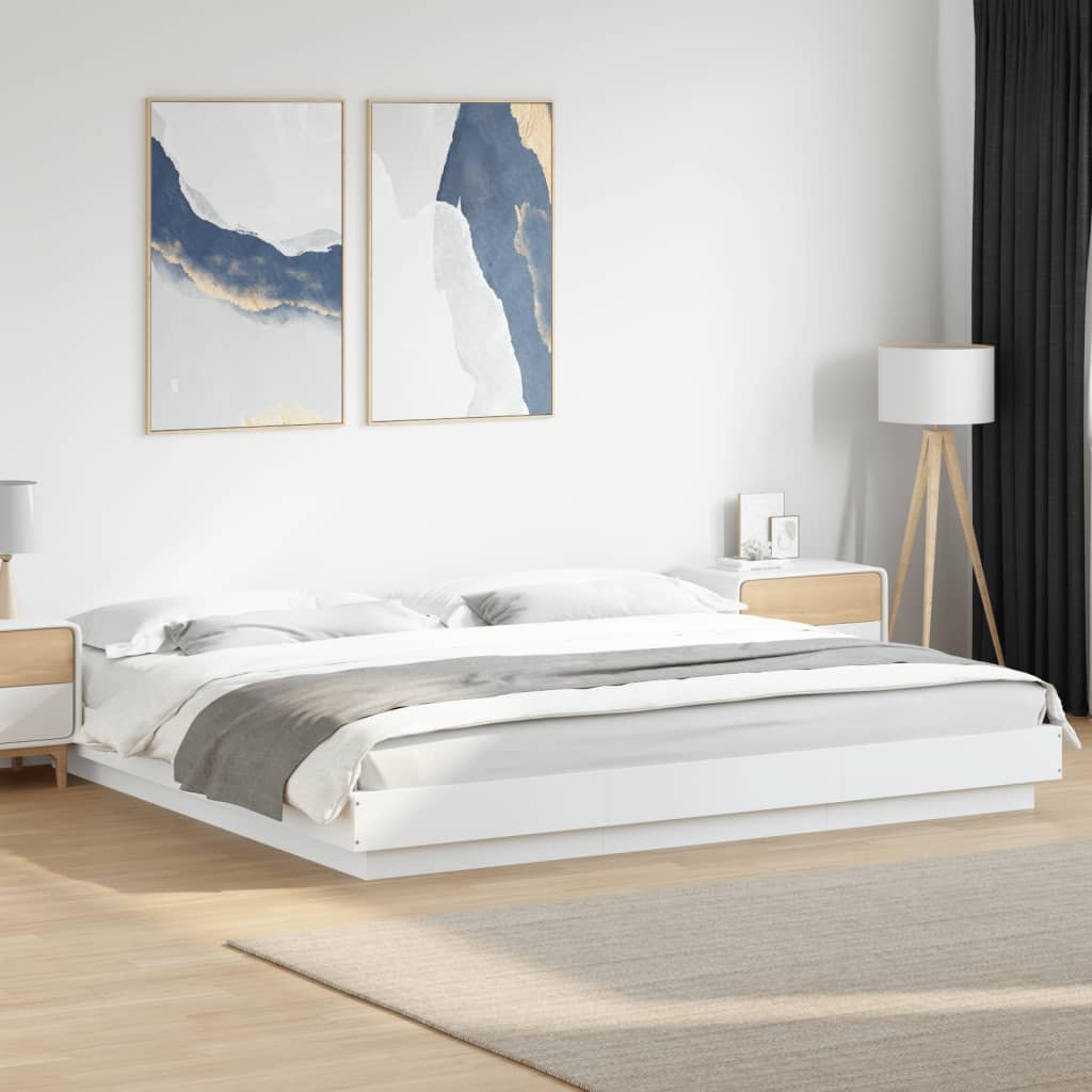 Sengeramme med LED-lys hvit 200x200 cm konstruert tre