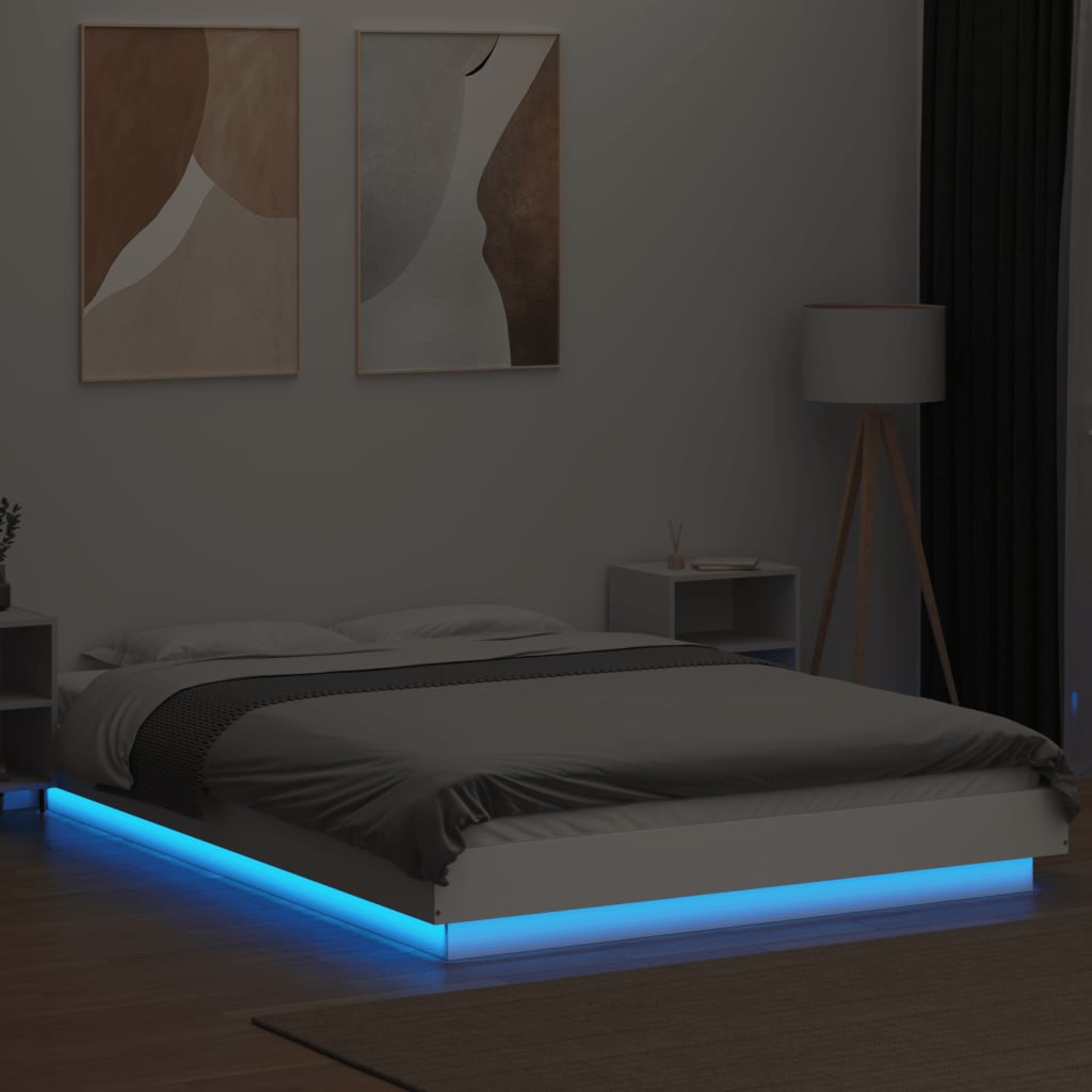 Sengeramme med LED-lys hvit 140x190 cm konstruert tre
