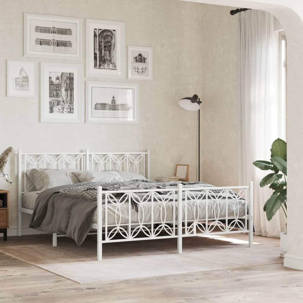 Sengeramme i metall med hode- og fotgavl hvit 150x200 cm