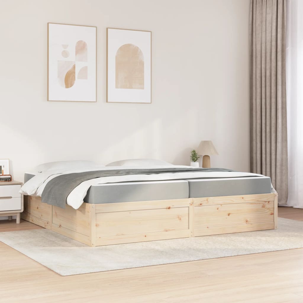 Seng med madrass 200x200 cm heltre furu