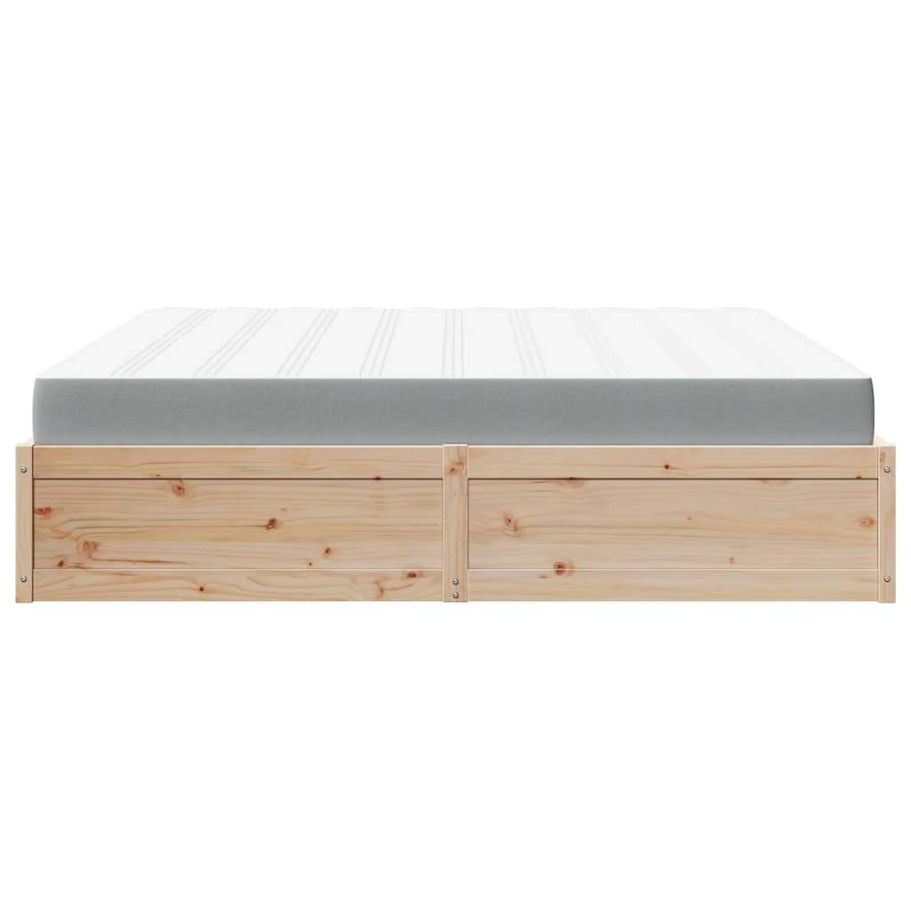 Seng med madrass 200x200 cm heltre furu