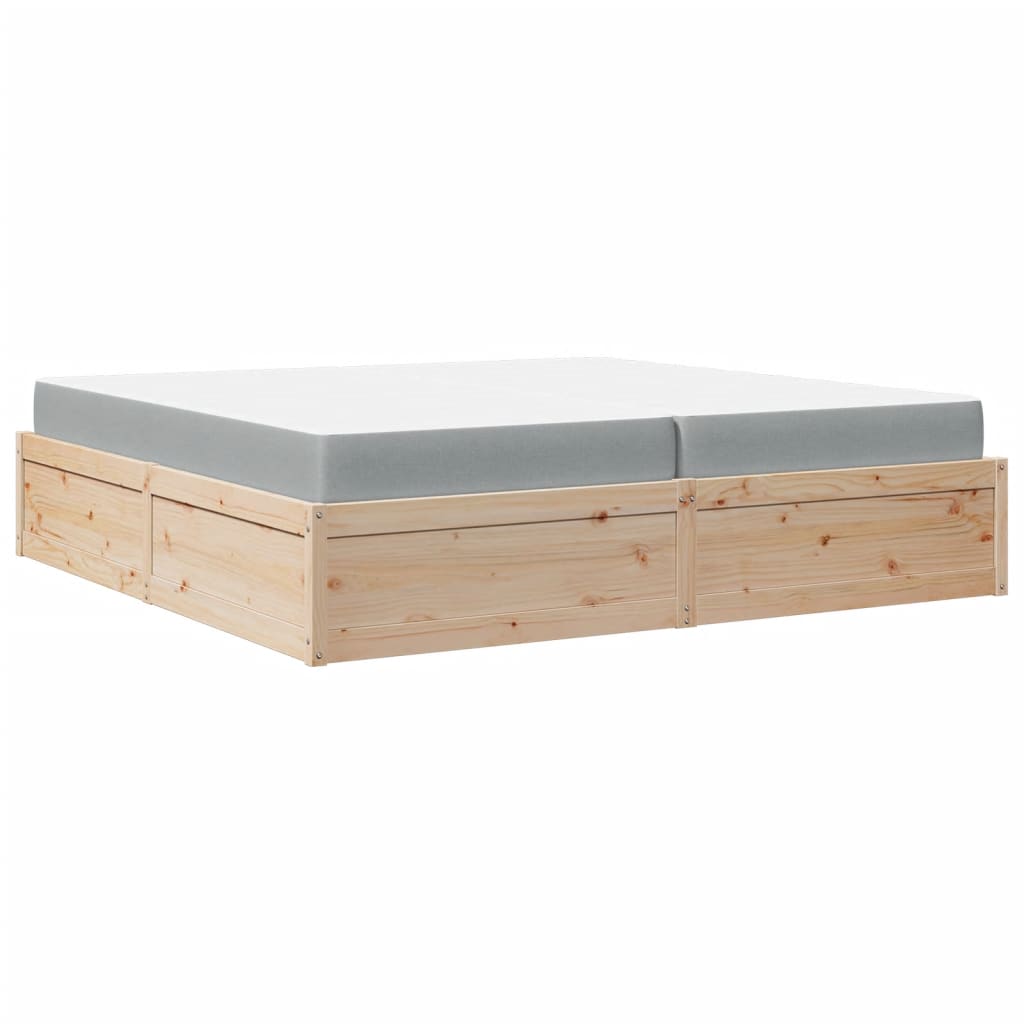 Seng med madrass 200x200 cm heltre furu