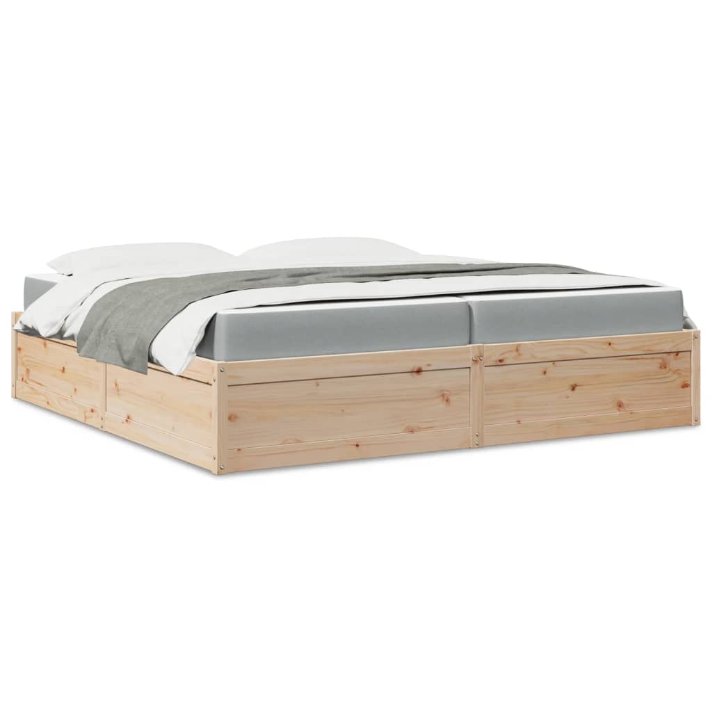 Seng med madrass 200x200 cm heltre furu