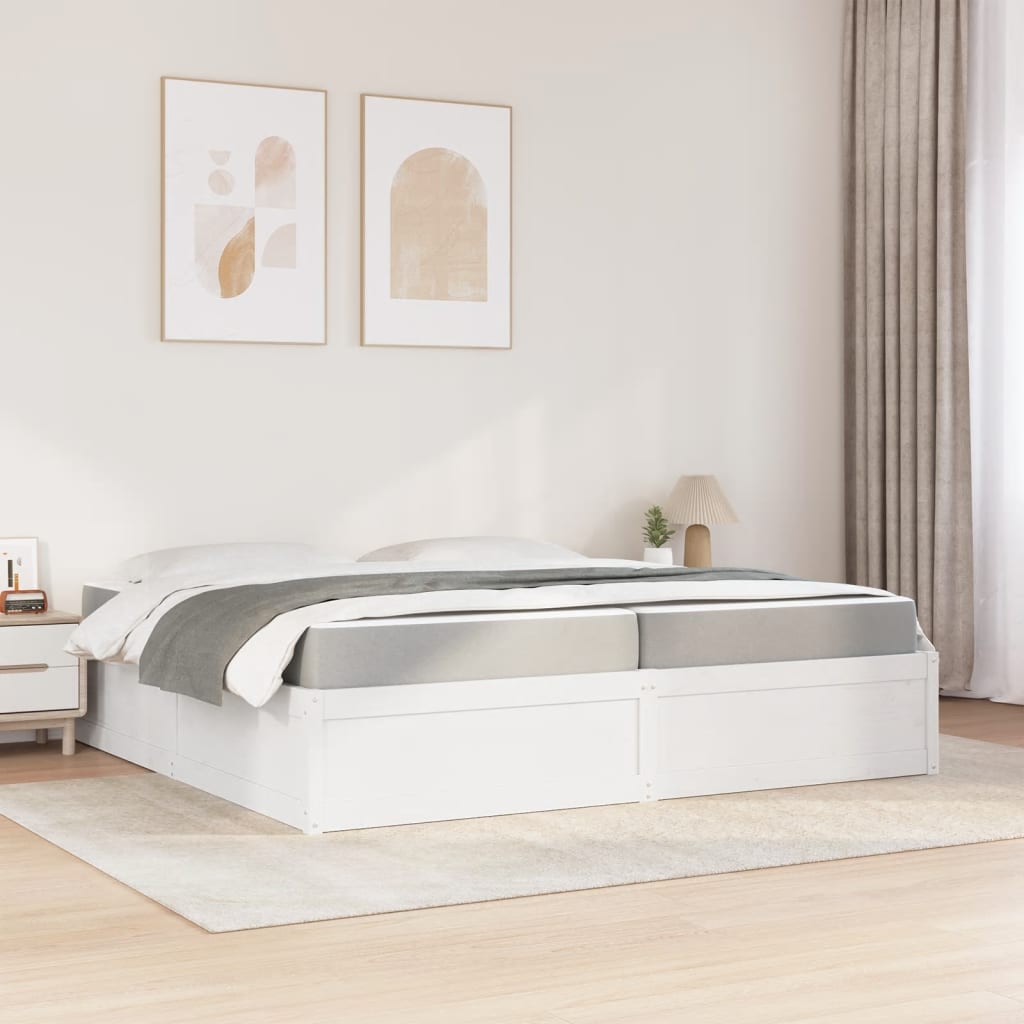 Seng med madrass hvit 200x200 cm heltre furu