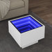 Sidebord LED hvit 40x40x30 cm konstruert tre