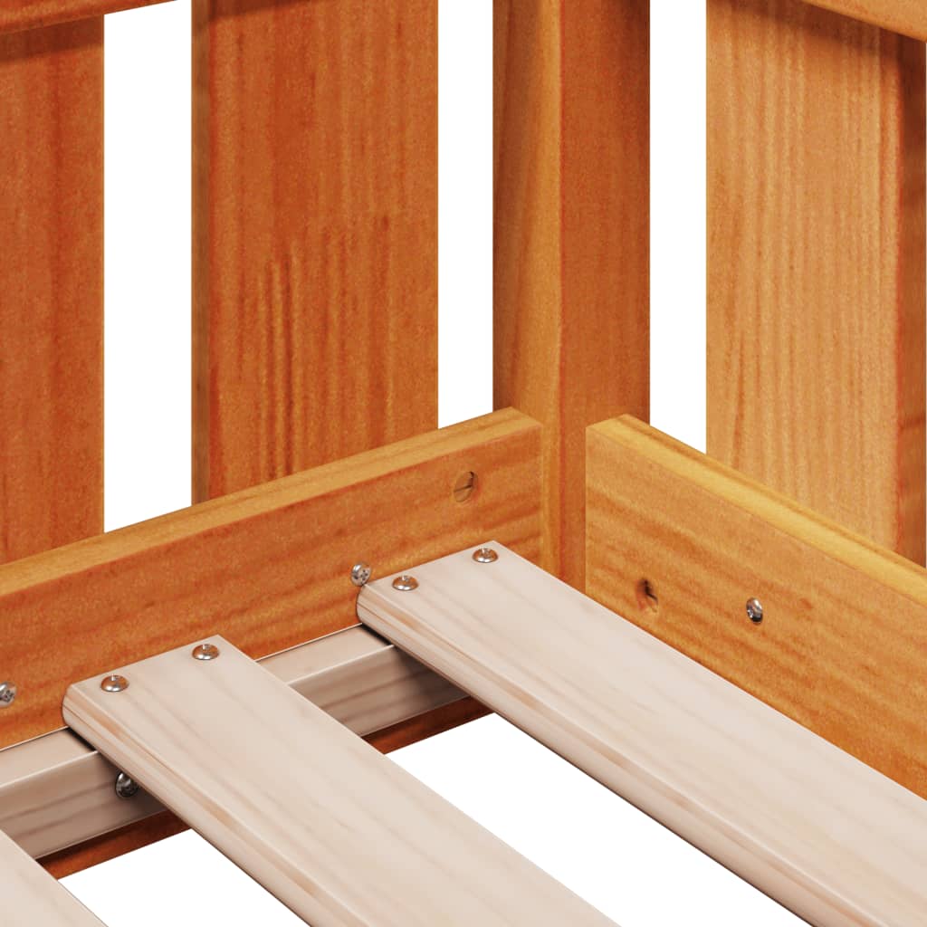 Barneseng med tak voksbrun 70x140 cm heltre furu