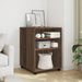 Sidebord med hjul brun eik 55x60x78 cm konstruert tre
