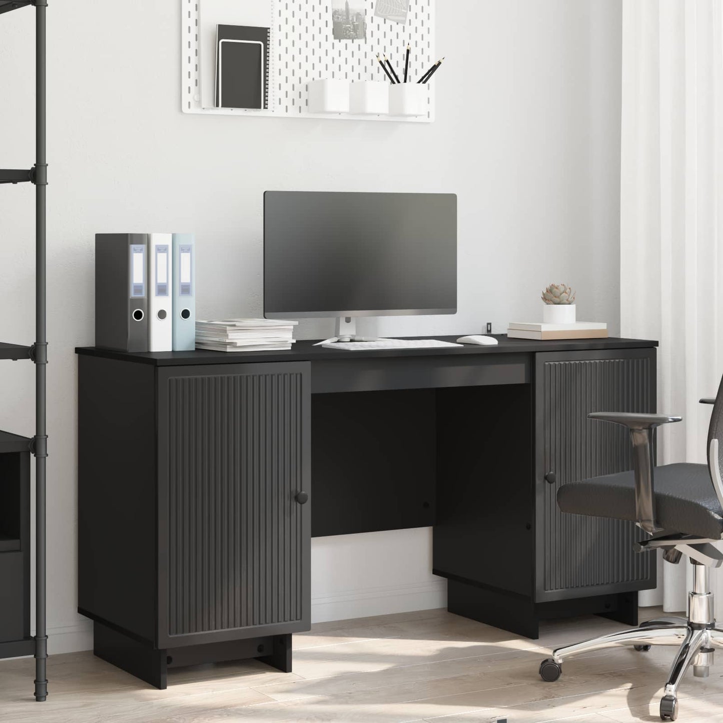 Skrivebord Svart Konstruert tre 142,5 x 50 x 75 cm