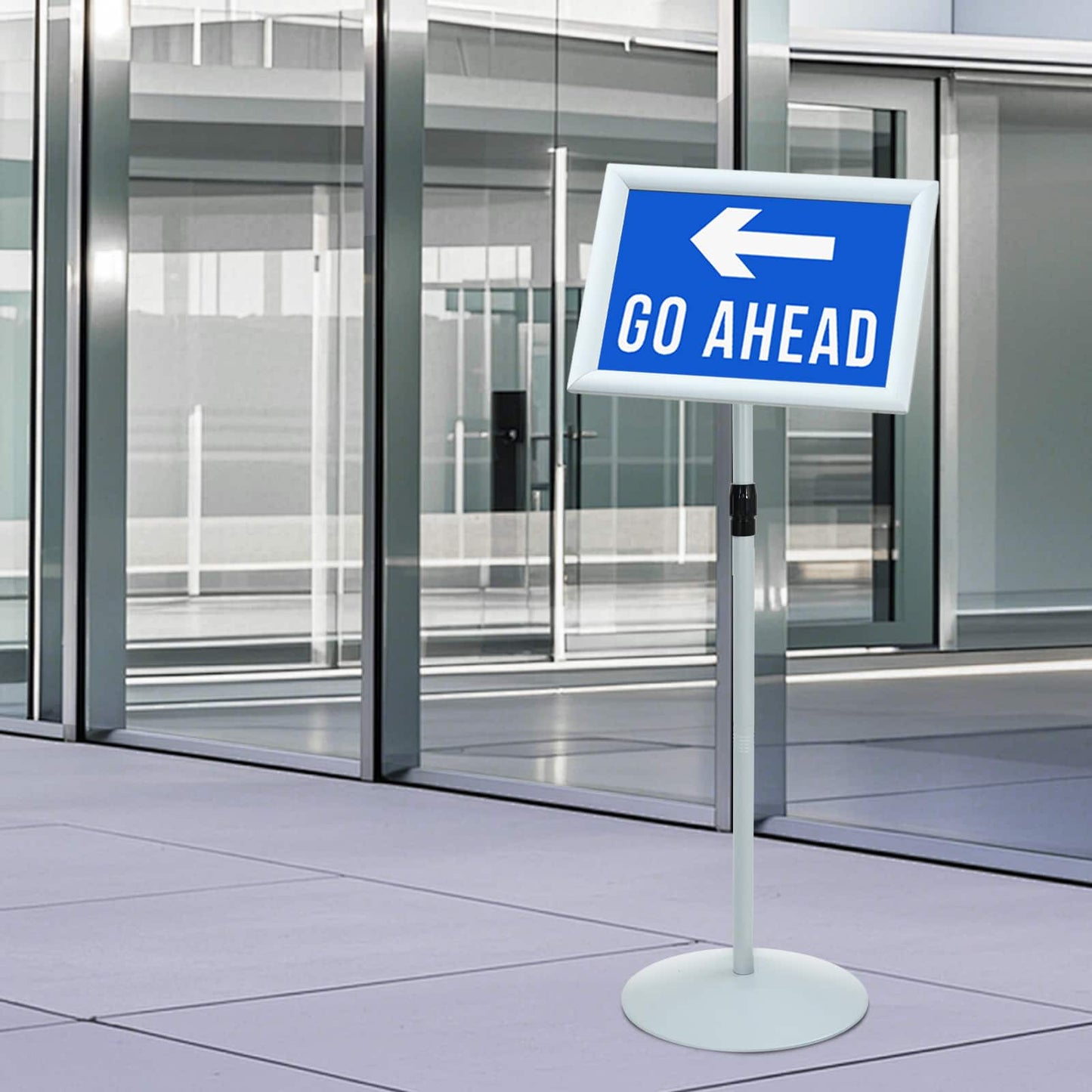 Pedestal plakatstativ sølv 33 x 33 x 126 cm PVC og stål