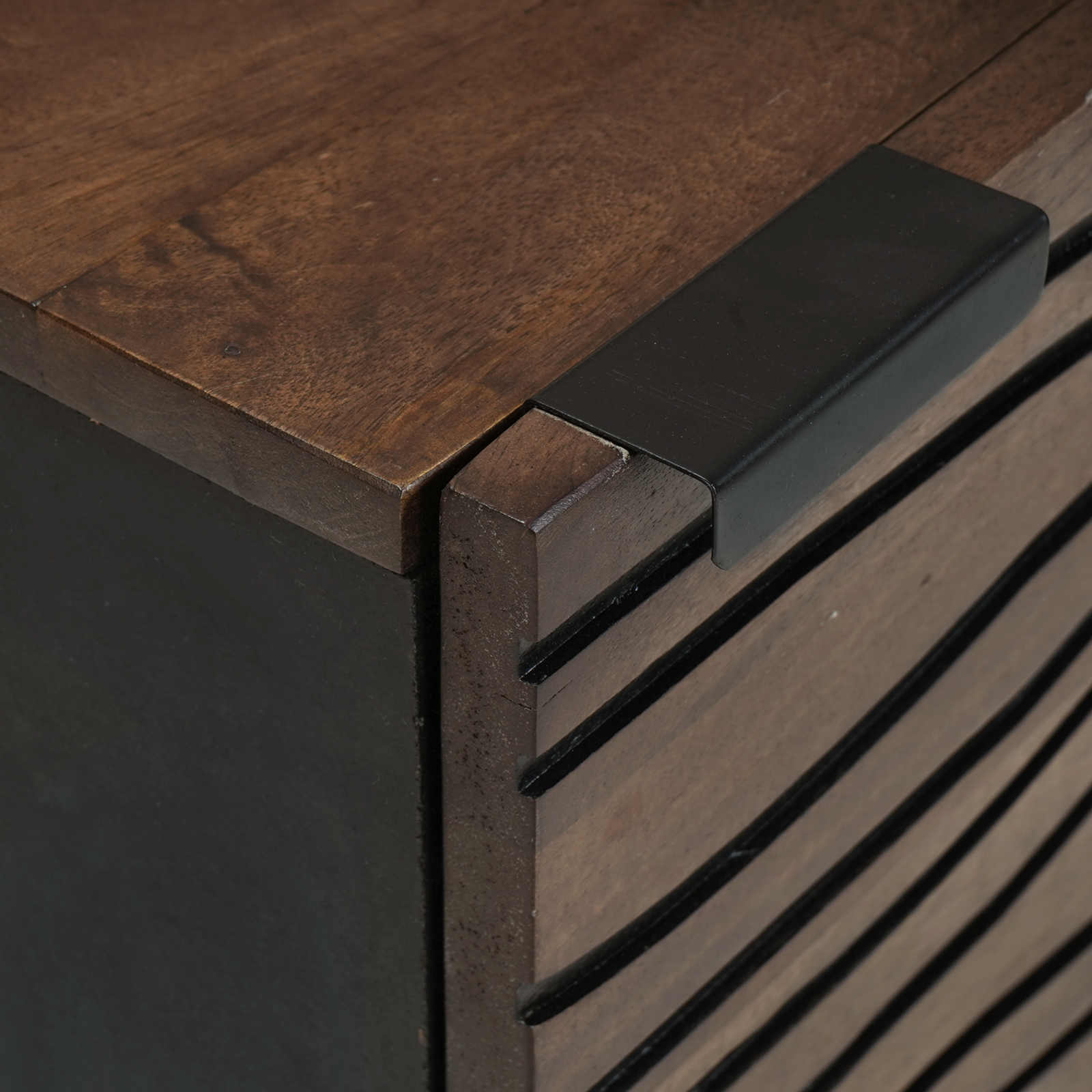 Nattbordskap Valnøtt 40 x 33 x 46 cm heltre mango