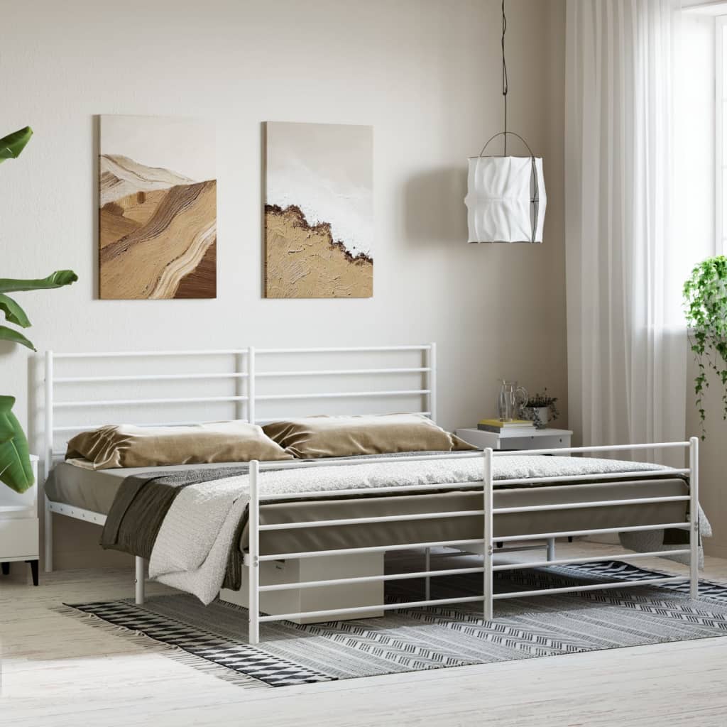 Sengeramme i metall med hode- og fotgavl hvit 183x213 cm