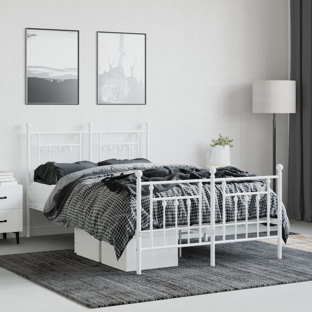 Sengeramme i metall med hode- og fotgavl hvit 135x190 cm